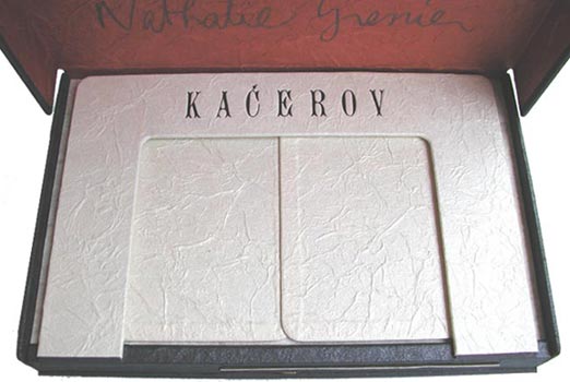 Kacerov, texte de Nathalie Grenier, typographie de François Da Ros, gravures de Nathalie Grenier et Martine Rassineux, Editions Anakatabase, 2003